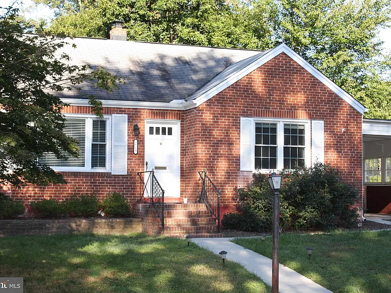 3718 Hill St — Photo 1
