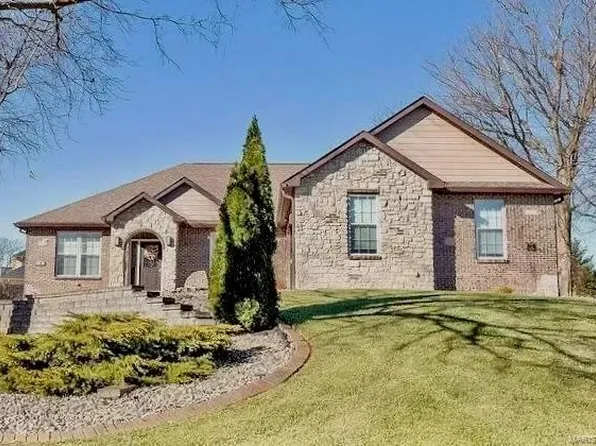 2 Red Fox Rd, Belleville, IL 62223