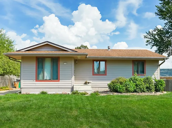 1310 Meadow Dr, Norwalk, IA 50211