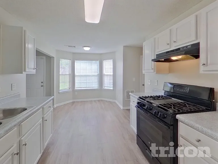 464 Berkshire Pl — Photo 5