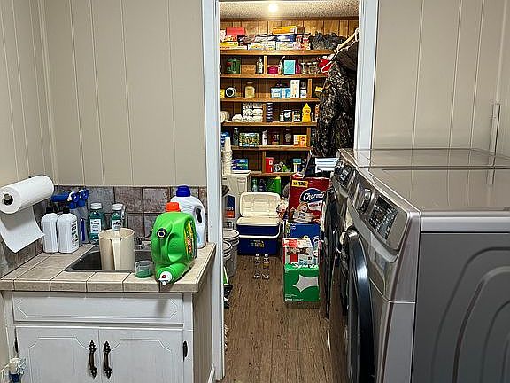 2nd image of 604 Wade St