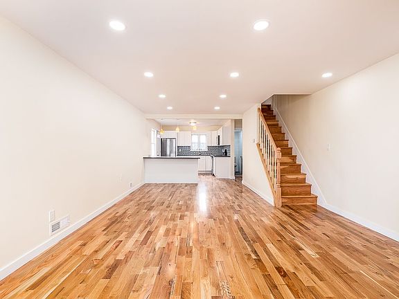 4th image of 134 Dongan Hills Ave