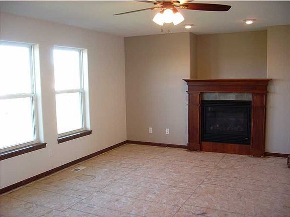 5th image of 2070 Hillside Dr