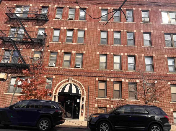 680 Kennedy Boulevard image 1 of 11