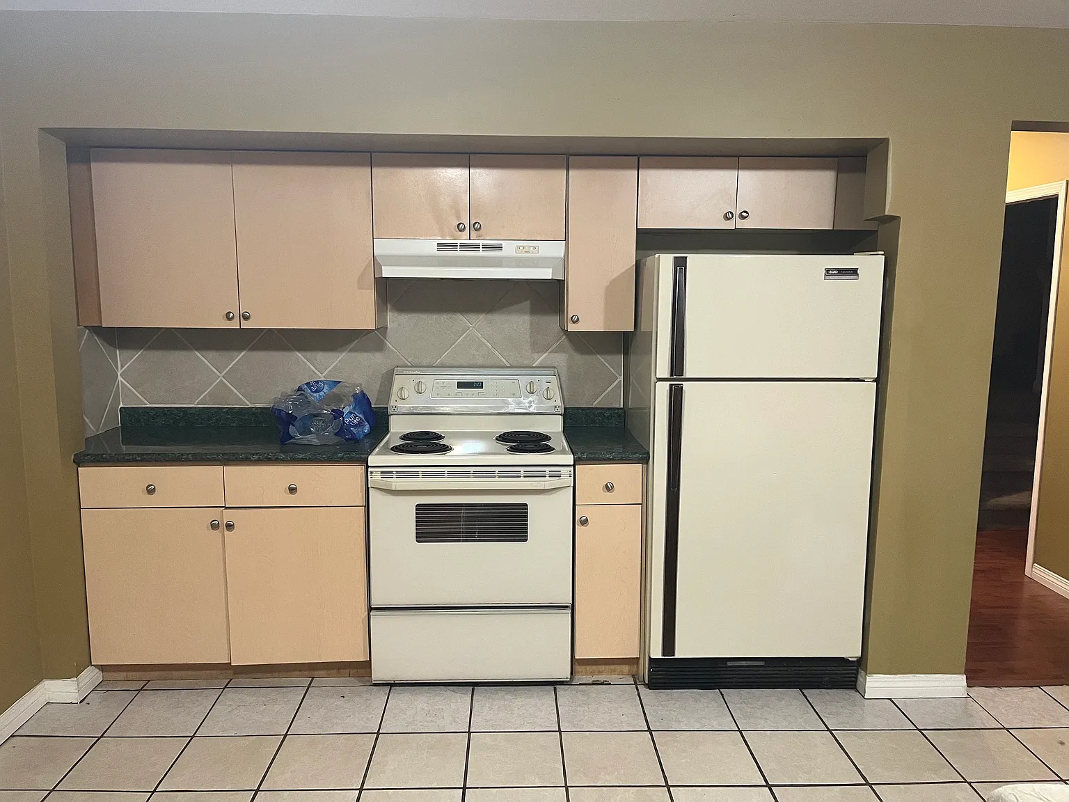 2 bed, 650 sqft, $1,600 — Photo 2