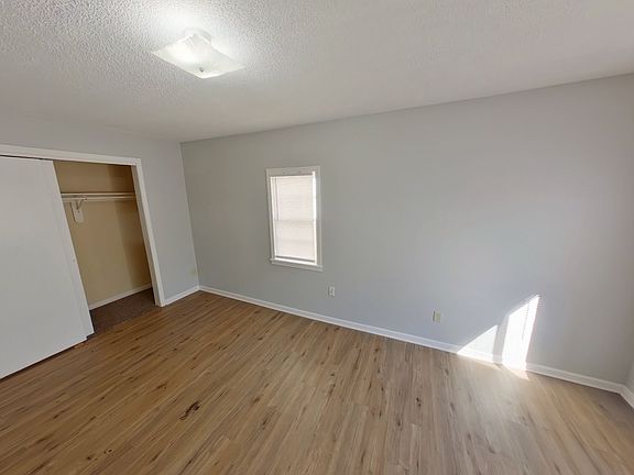 5th image of 1557 N Broadview St