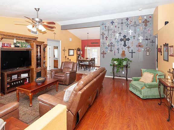 3rd image of 2585 Raven Dr