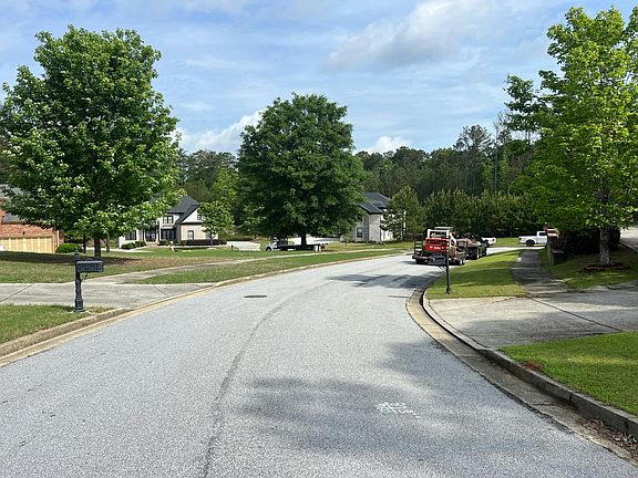 5th image of 825 Botanica Way