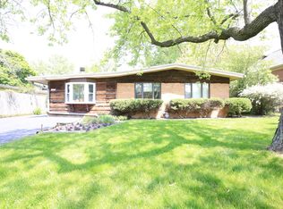 4632 Laurel Ave, Glenview, IL 60025