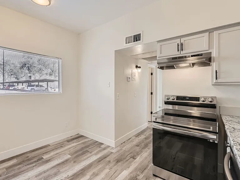 2826 E Le Marche Ave — Photo 6