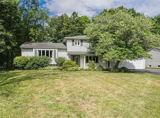 37 Hitchcock Ln, Rochester, NY 14625