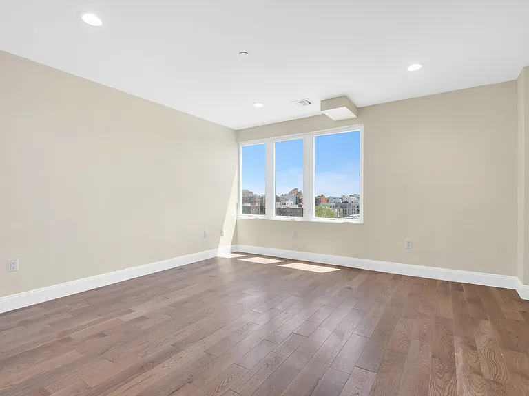 29-10 21st St #801 — Photo 3