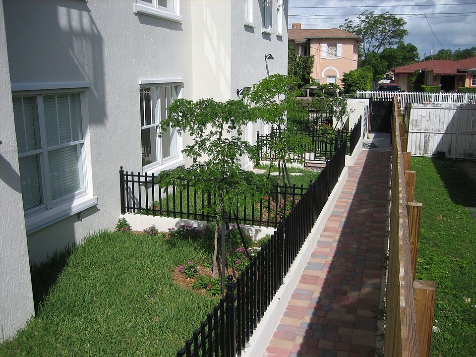 2nd image of 405 SW 29th Ct APT 3A