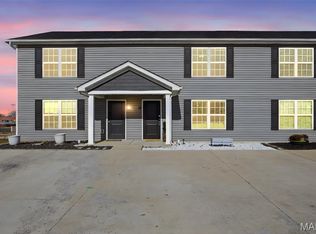 811 Navajo Trl, Warrenton, MO 63383