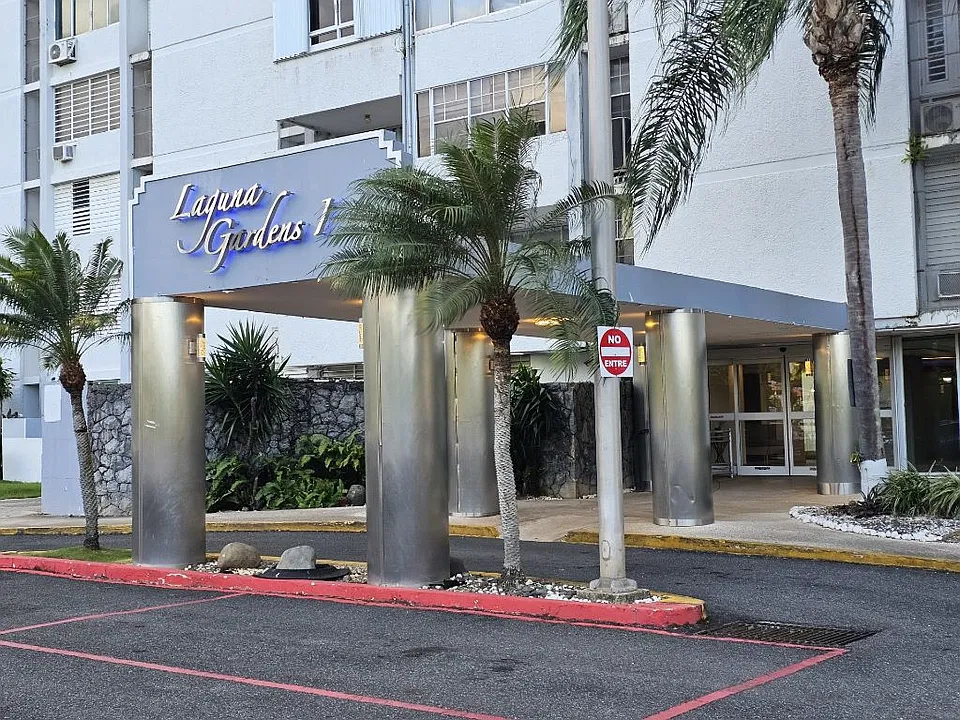 44 Avenue Laguna