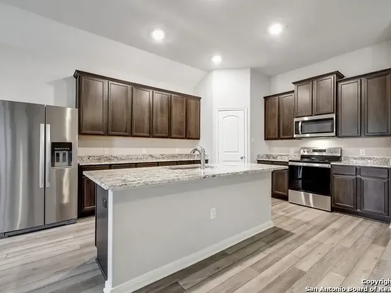 9330 Bennett Frst — Photo 6