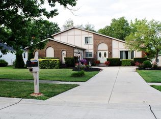 17430 Lexington Ln, Strongsville, OH