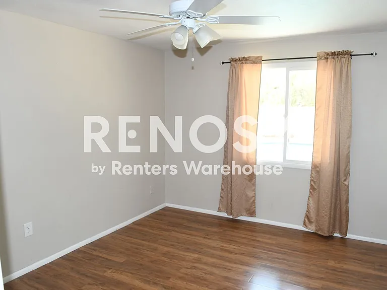 1550 W Pershing Ave — Photo 4