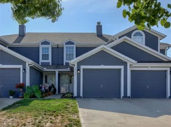 5568 NW Moonlight Meadow Dr, Lees Summit, MO 64064