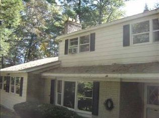 17 Broadleaf Dr, Clifton Park, NY 12065