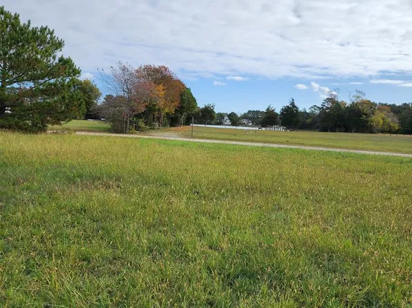 25 Nandua Shores Dr, Painter, VA 23420