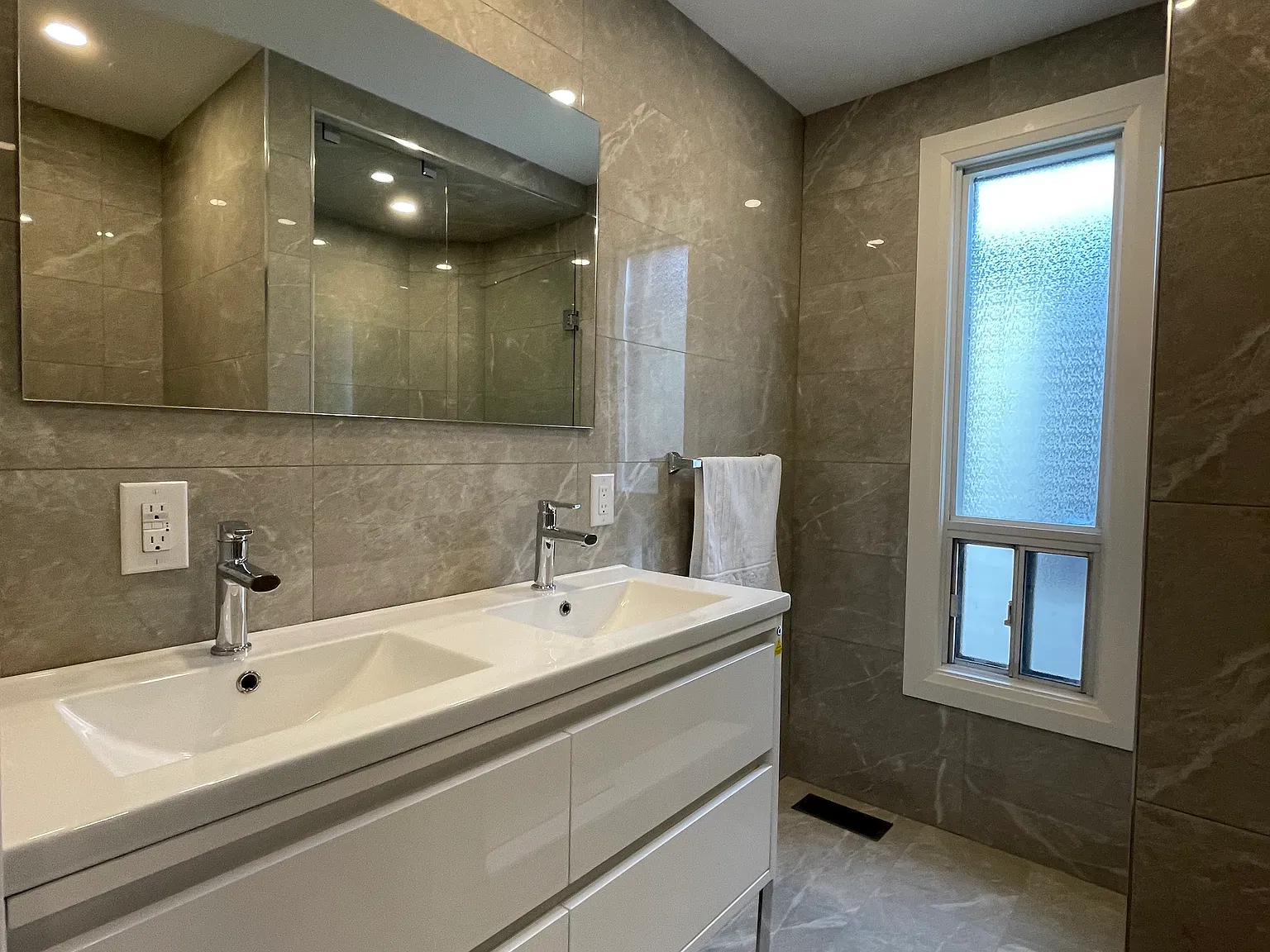 1 bed, 900 sqft, $2,300 — Photo 4