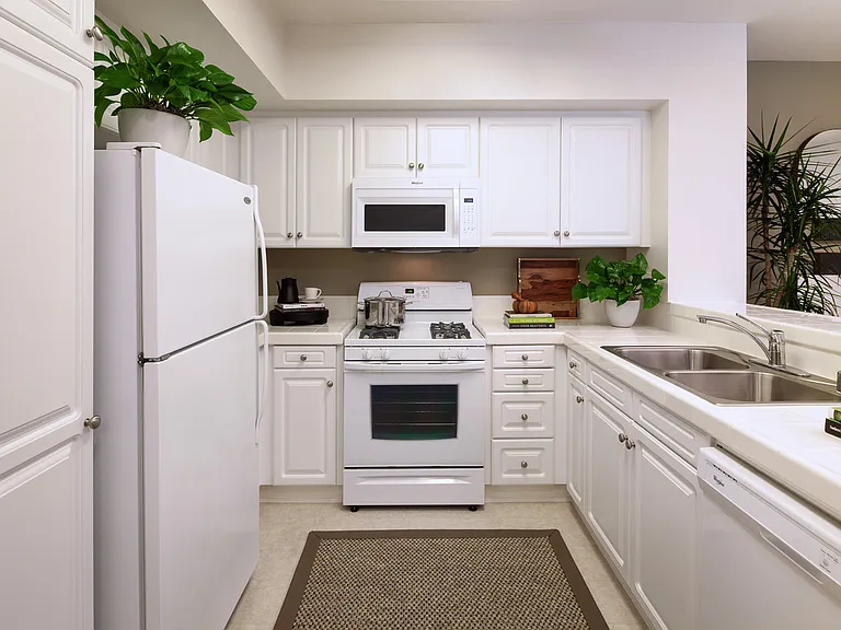 Woodbury Square Apartment Homes — Photo 8