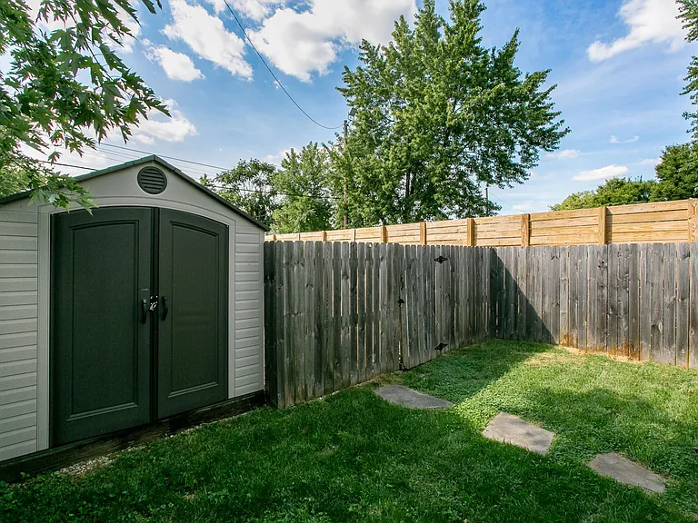 1112 Logan St — Photo 24