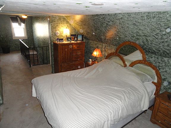 4th image of 396 Madeline Ave