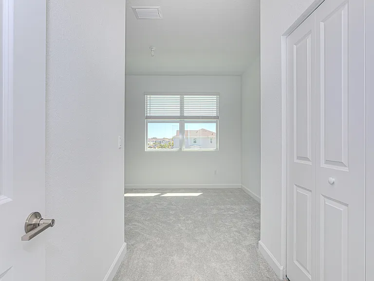 503 SE Rivergrass St — Photo 33
