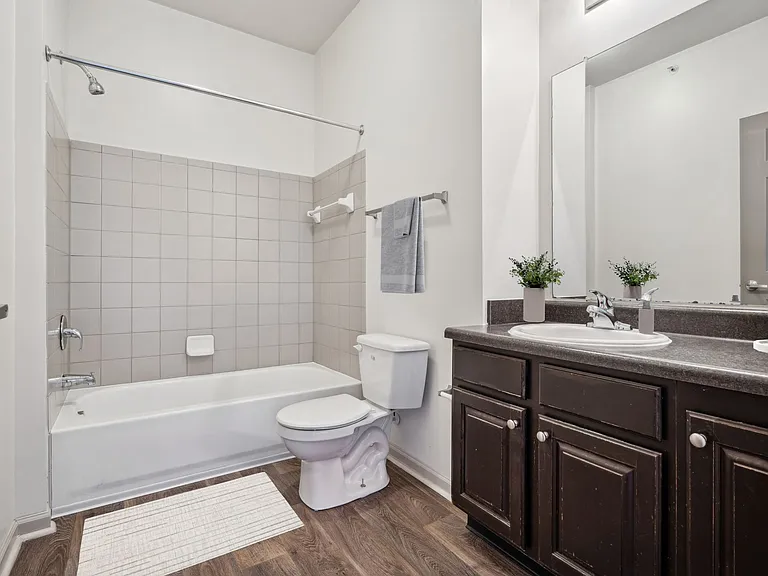 B1 - 2 Bed / 2 Bath - 967 Sq.Ft.