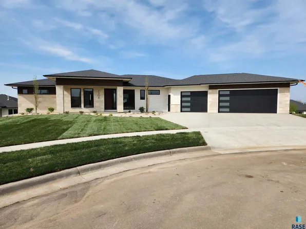 7308 E Agate Cir, Sioux Falls, SD 57110
