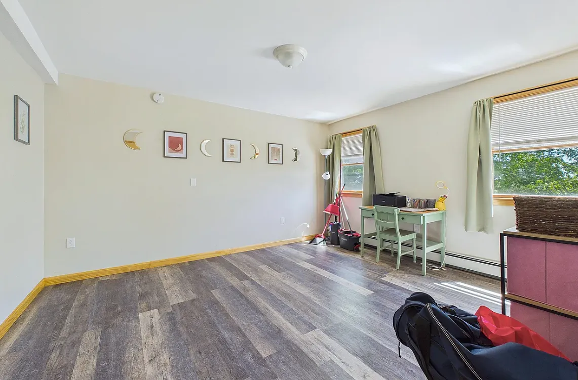3 bed, 1400 sqft, $2,400 — Photo 4