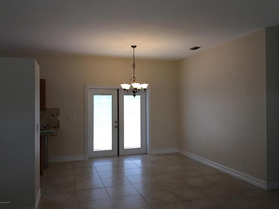 4th image of 2036 Blue Heron Dr