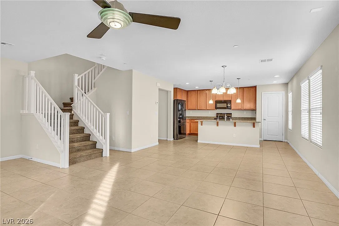 3 bed, 2.5 bath, 1825 sqft, $2,100 — Photo 4