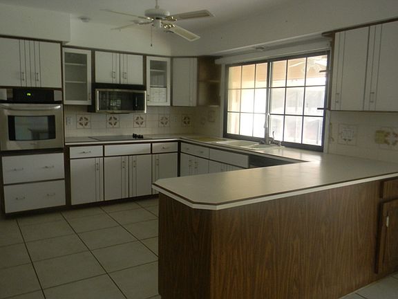 4th image of 9 Crossway Ct W