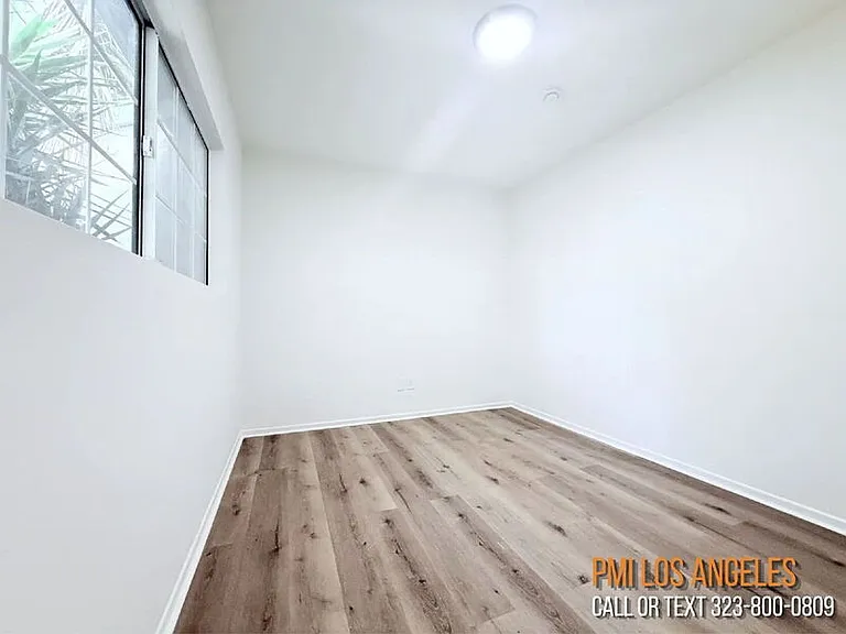 10565 Camarillo St — Photo 7