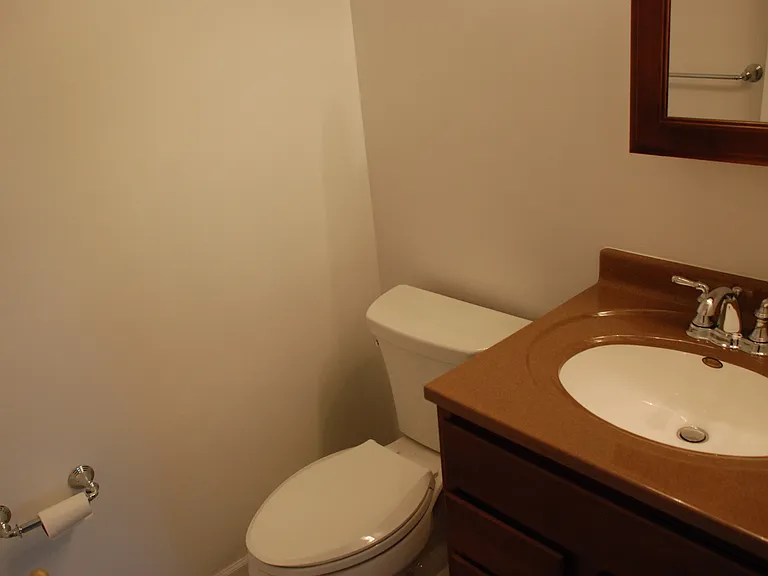 249 W Court Of Shorewood #2B — Photo 13