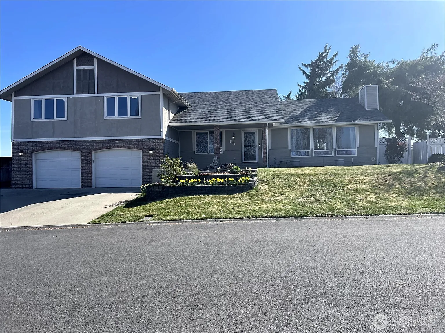 511 Reed Street E photo 1