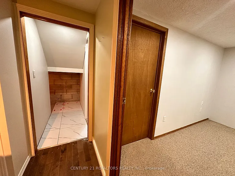 404 Trent St W — Photo 21