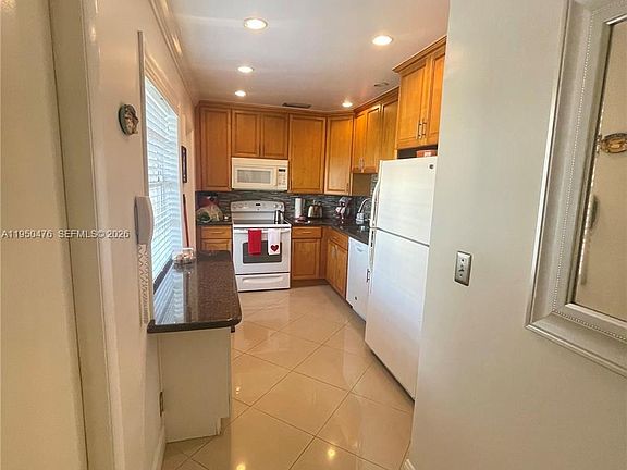 5th image of 3940 NW 42nd Ave APT 319