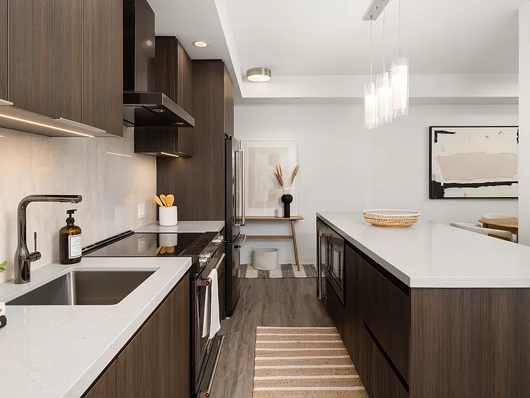 425 Wellington St W — Photo 44