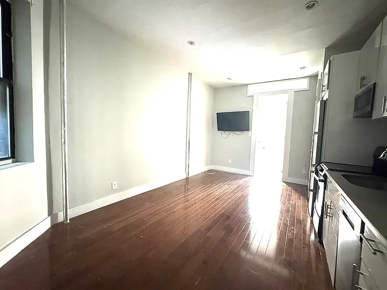 274 W 115th St #2B — Photo 2