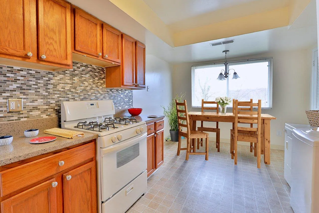 Westerlee Apartment Homes — Photo 3