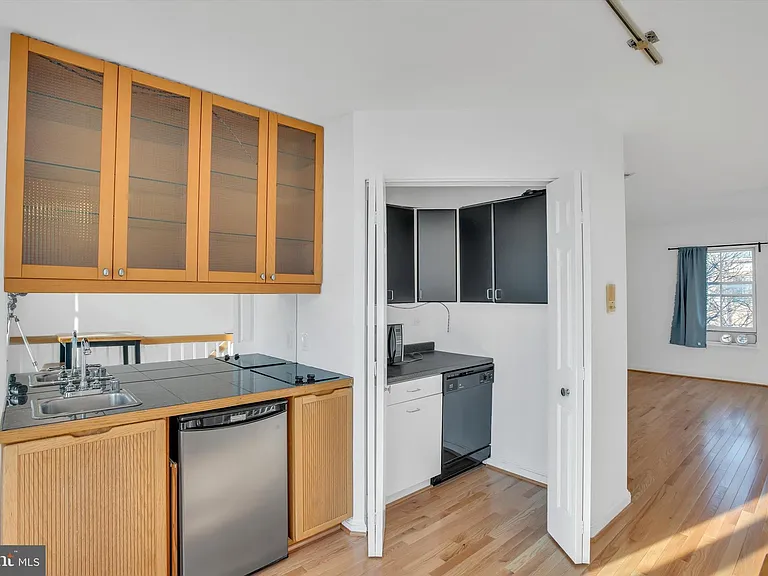 805 S Charles St — Photo 26