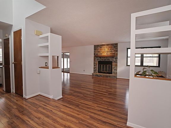 3rd image of 5780 New Castle Dr
