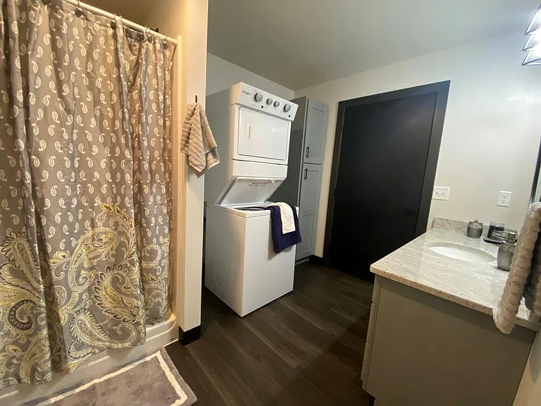 502 Main Apartments — Photo 12