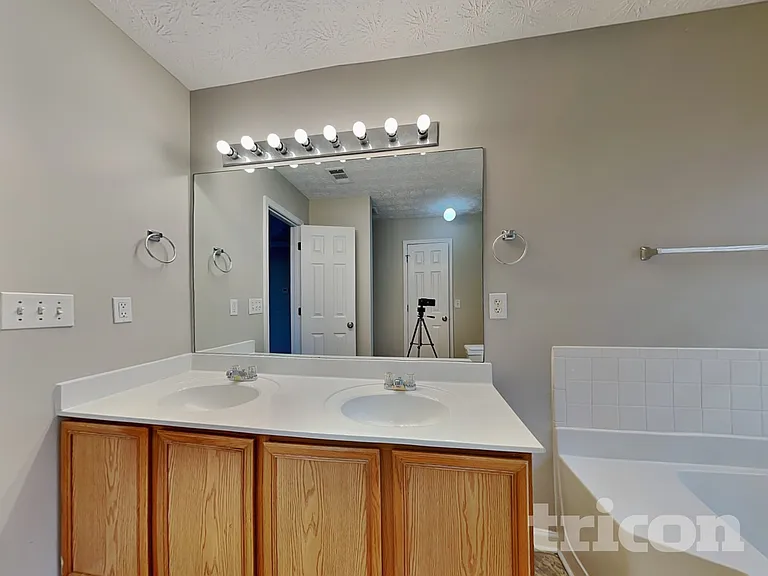 417 Carrie Ct — Photo 10