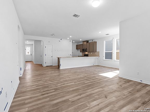 5th image of 713 Maxwell Heights