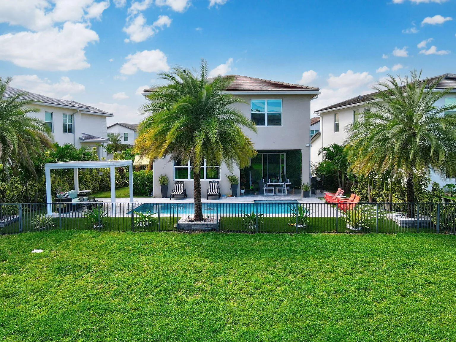 4 bed, 3.0 bath, 2130 sqft, $5,600 — Photo 3